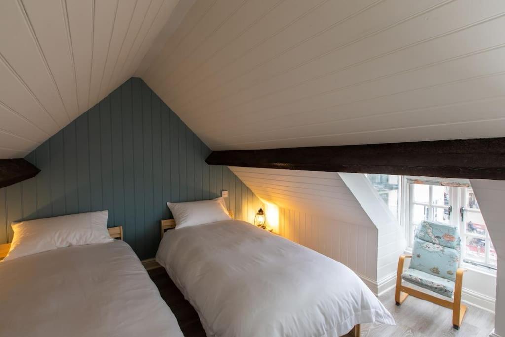 Herring Girl House - Harbourside Property, Sleeps 8 Скарборо Экстерьер фото