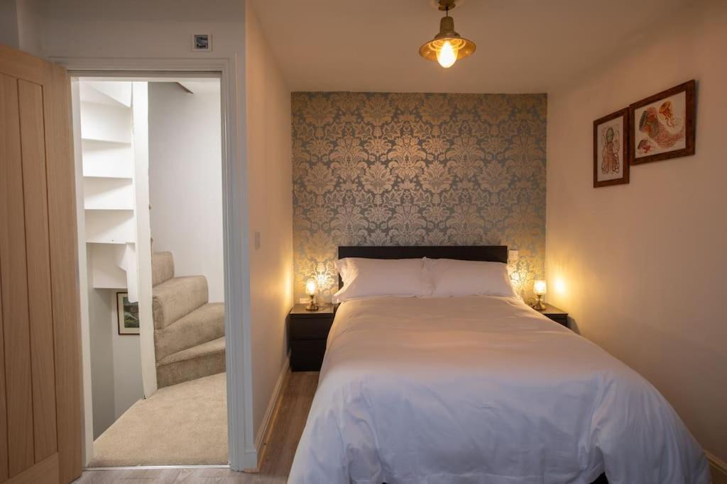Herring Girl House - Harbourside Property, Sleeps 8 Скарборо Экстерьер фото
